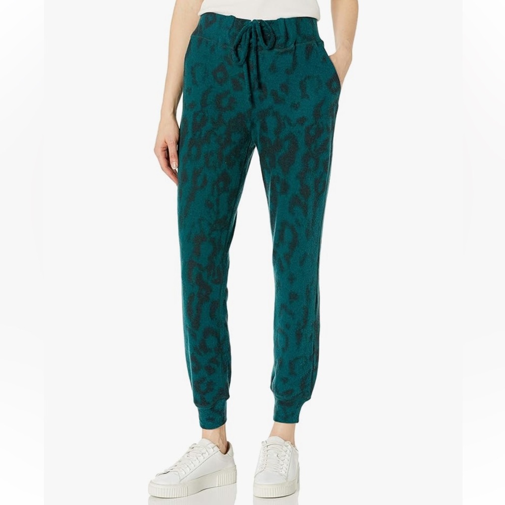 NWT Blank NYC‎ Women's Jogger. Size XS. Teal and Black Leopard Pattern